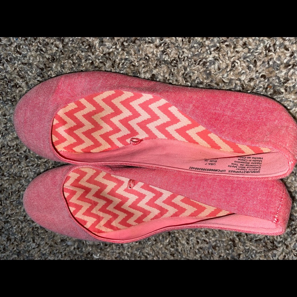 Pink flats